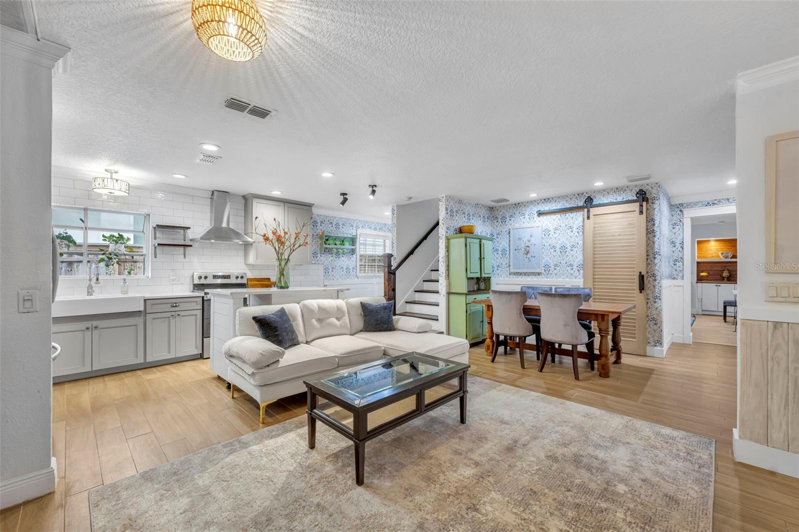 LAKE KNOWLES TERRACE - Residential