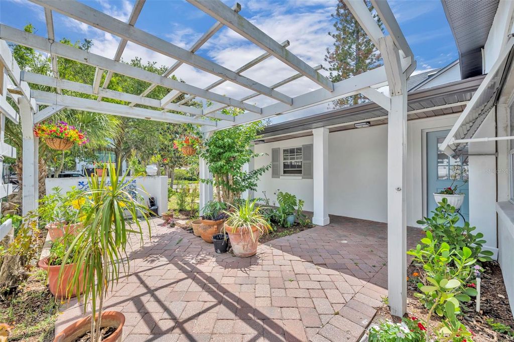 Photo of 1611 Chestnut Avenue, Winter Park, FL 32789 (MLS # O6402502)