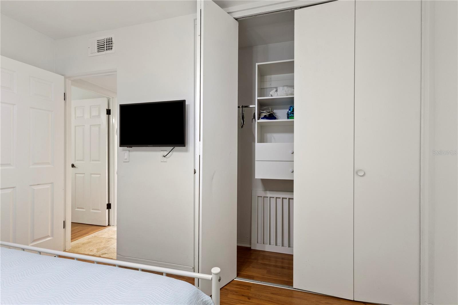 BAY BREEZE ESTATES - Residential Lease