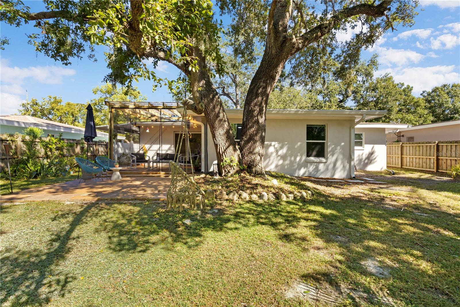 BAY BREEZE ESTATES - Residential Lease