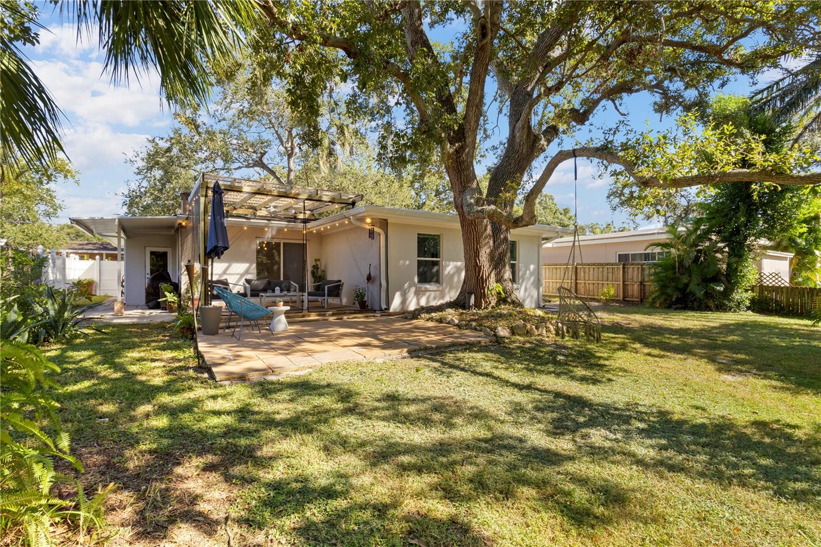 BAY BREEZE ESTATES - Residential Lease