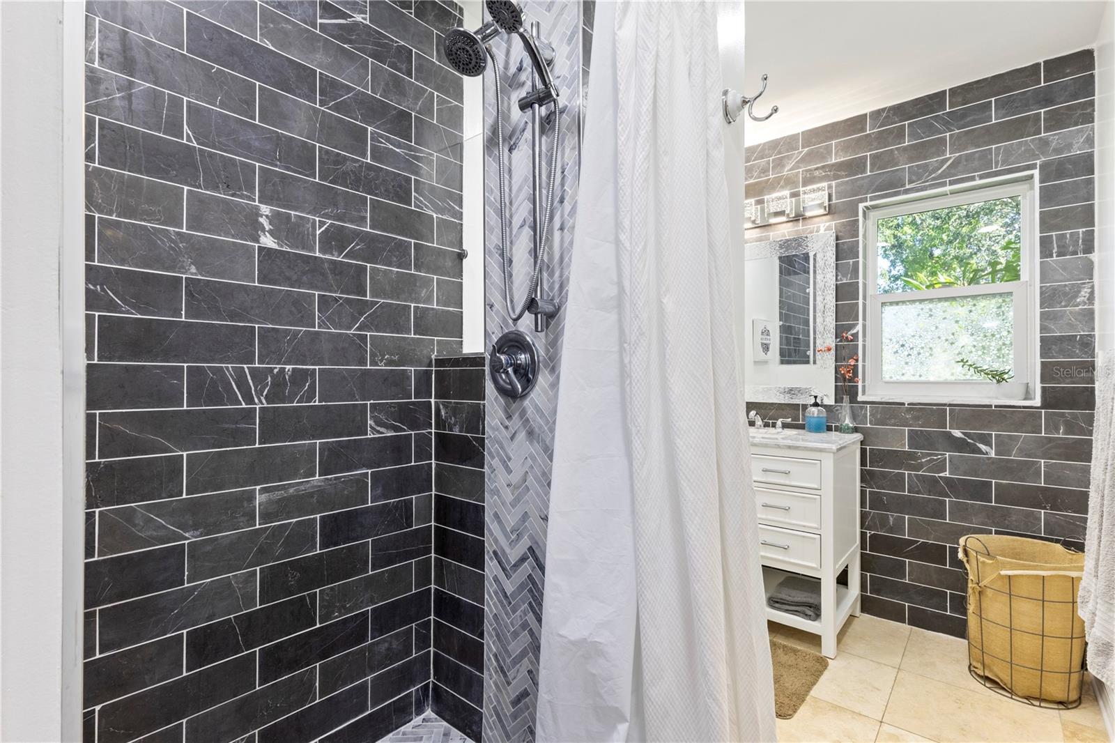 BAY BREEZE ESTATES - Residential Lease