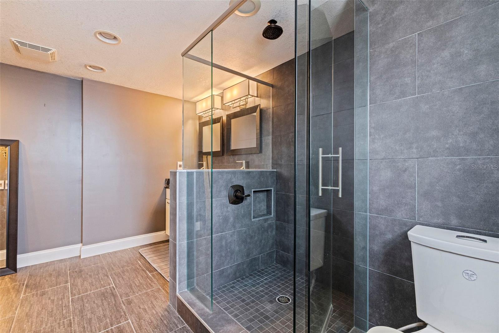 GULF 5000 ASSOC INC CONDO - Residential Lease