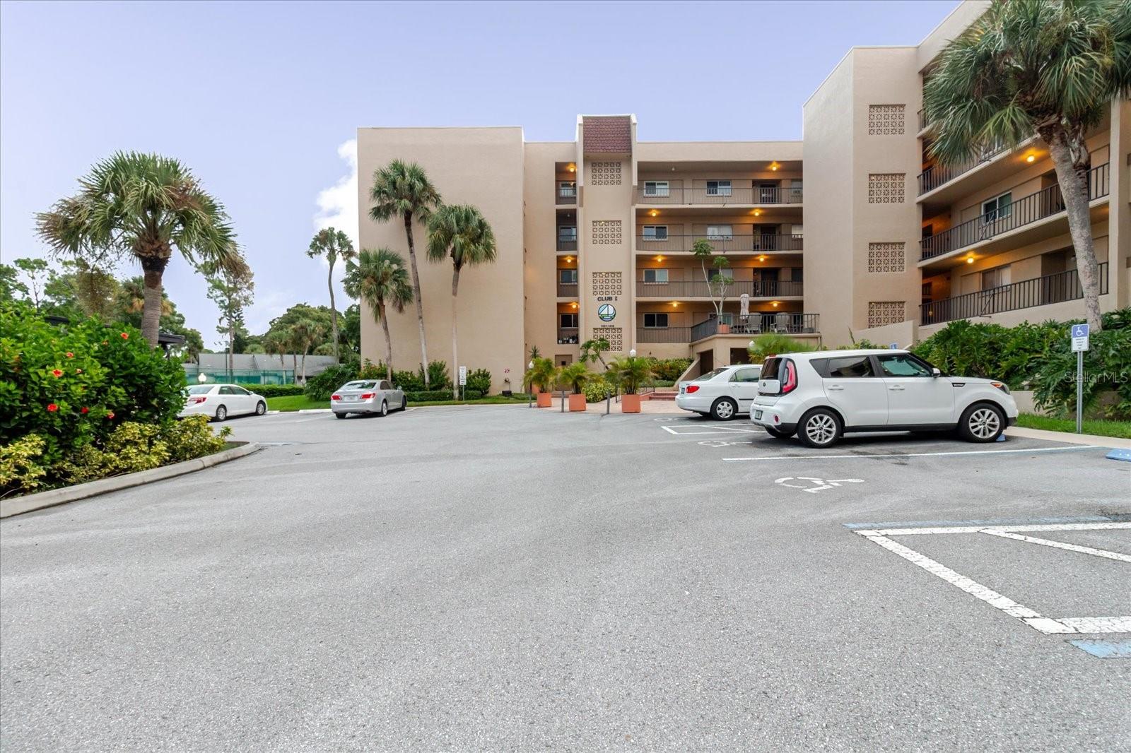 LAKE TARPON SAIL & TENNIS CLUB - Residential