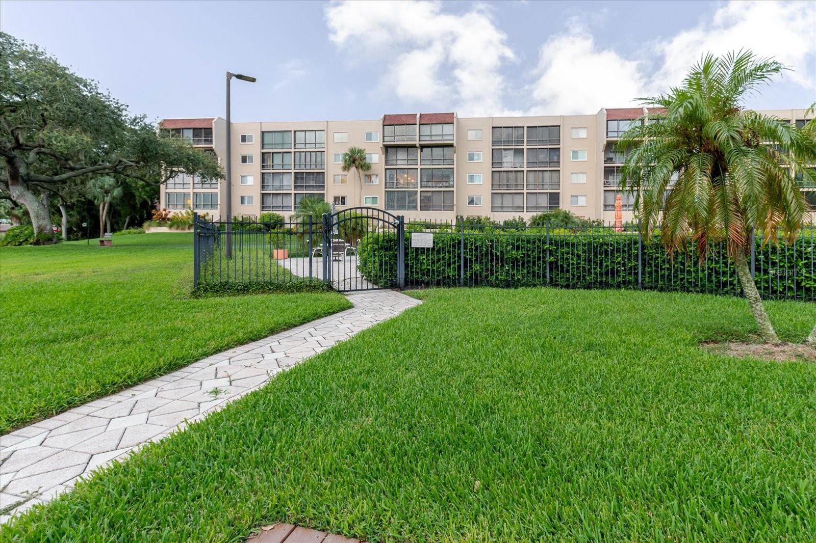 LAKE TARPON SAIL & TENNIS CLUB - Residential