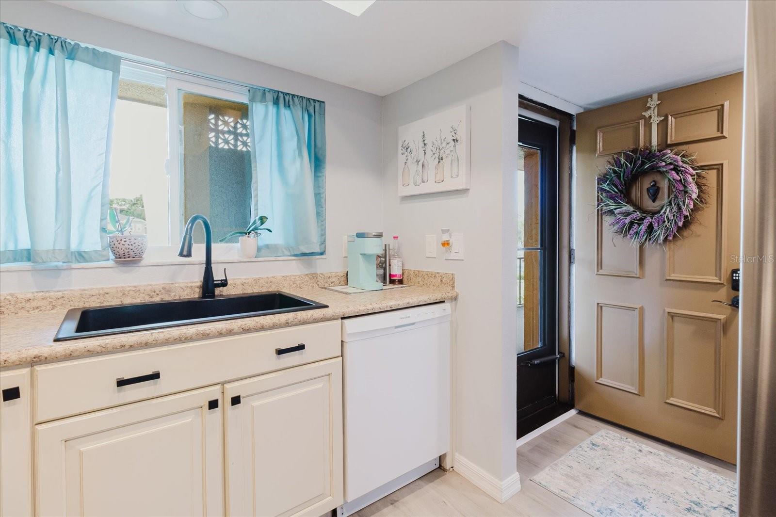 LAKE TARPON SAIL & TENNIS CLUB - Residential