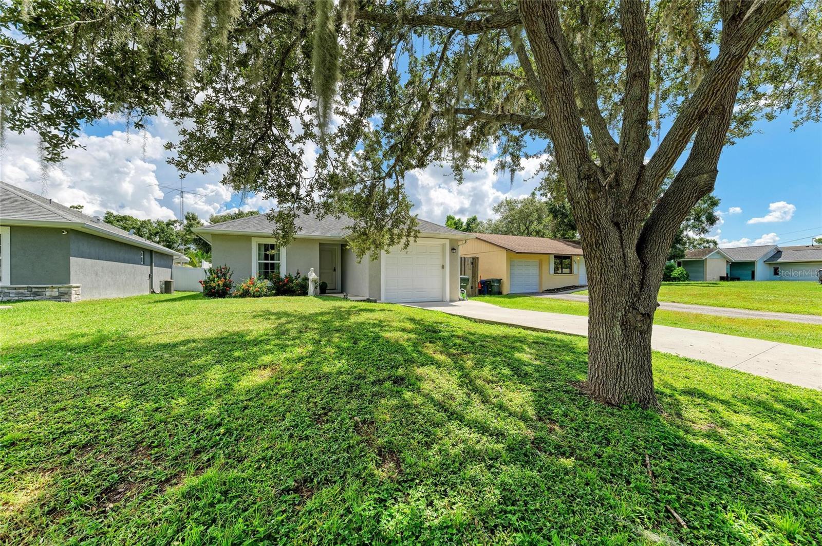 827 BACON AVENUE