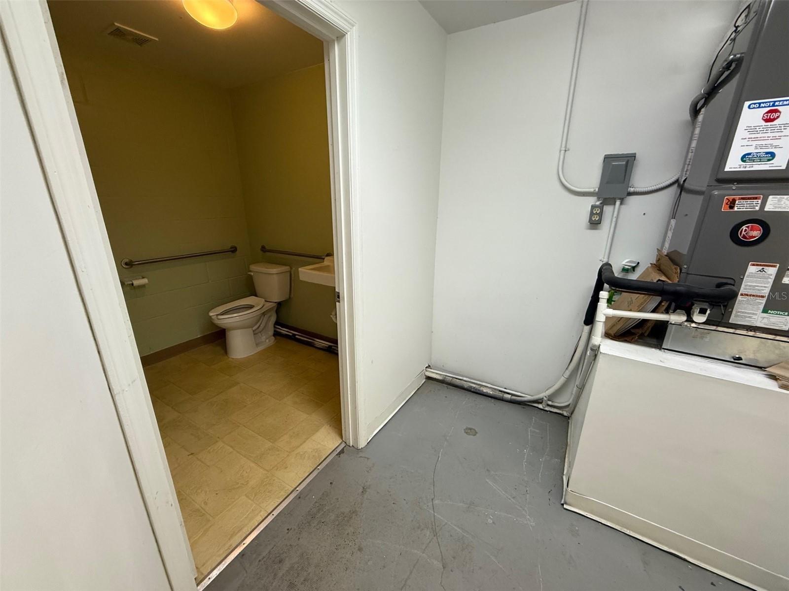 CEDAR HOMES INDUST PARK - Commercial Lease