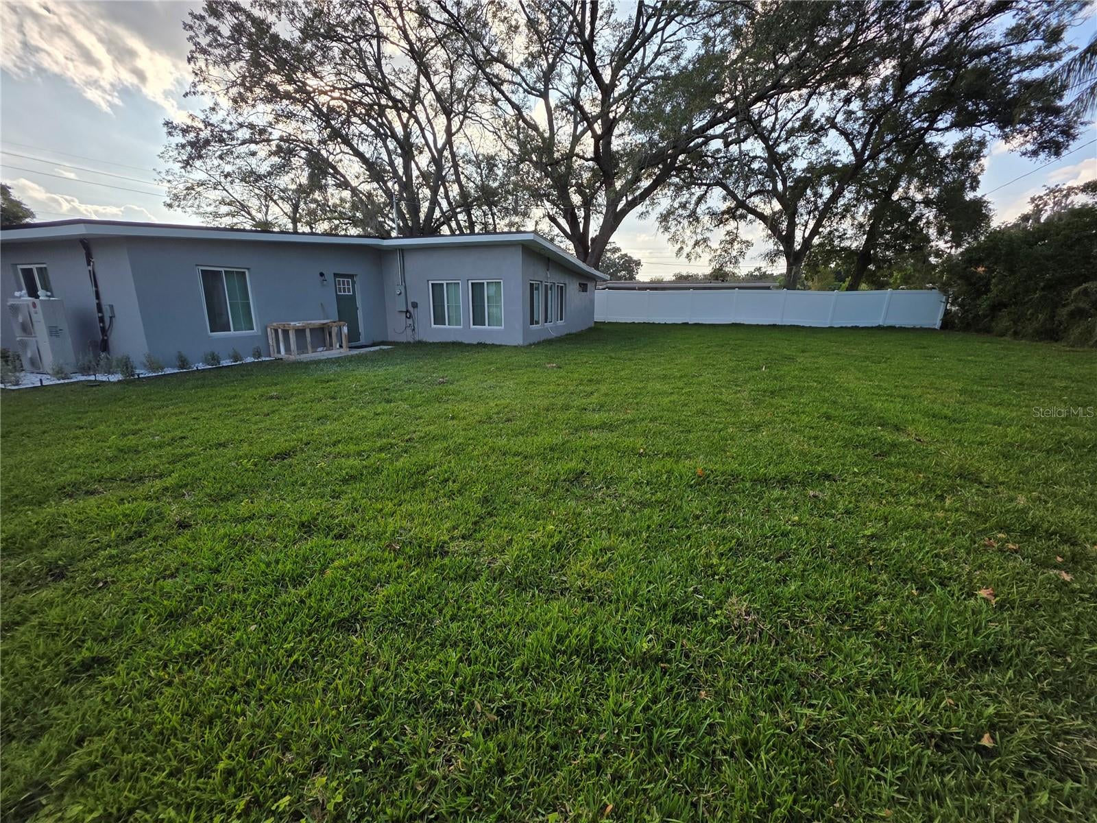 1911 W AMELIA STREET