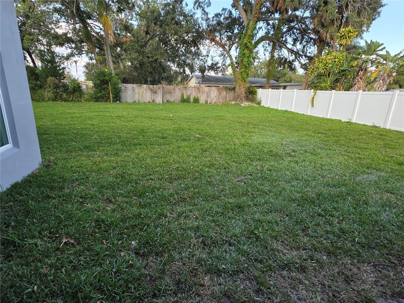 1911 W AMELIA STREET