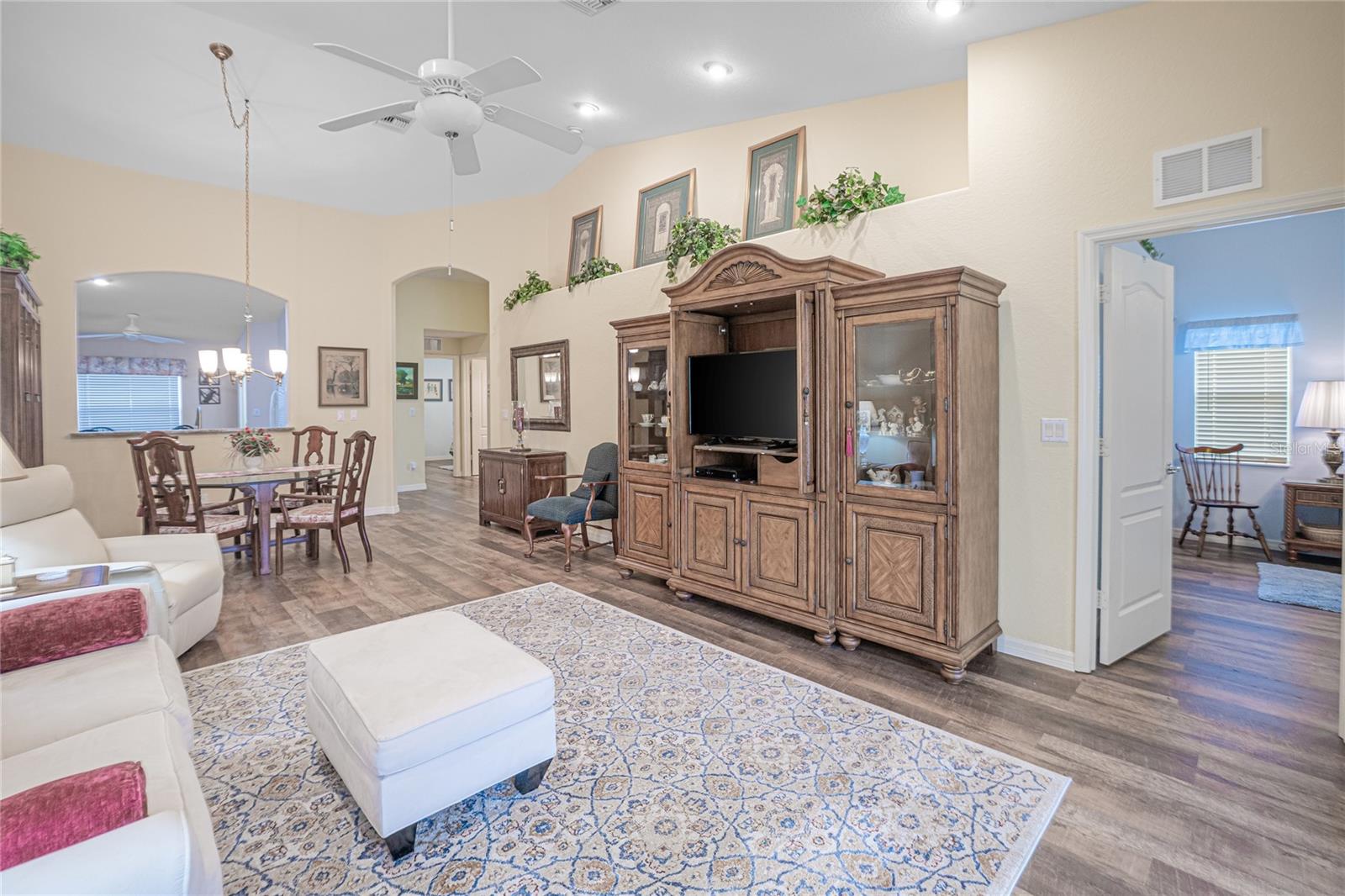 VILLAS BURNT STORE ISLES 01 - Residential