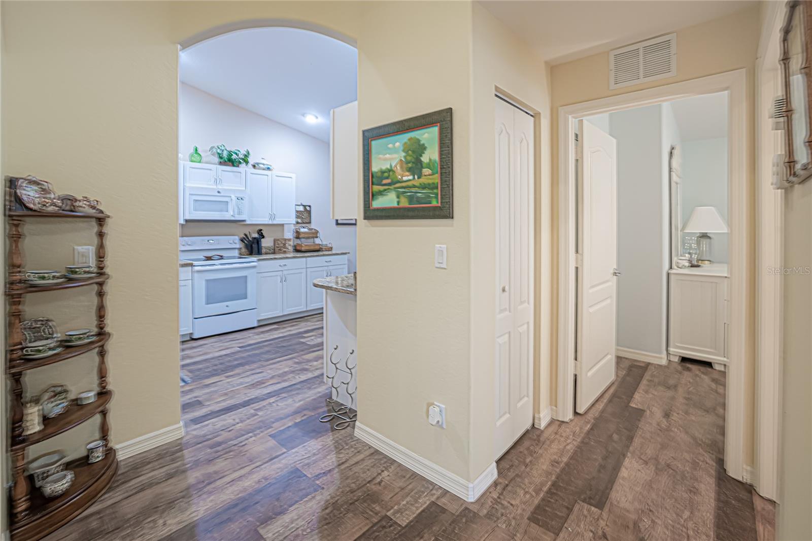 VILLAS BURNT STORE ISLES 01 - Residential