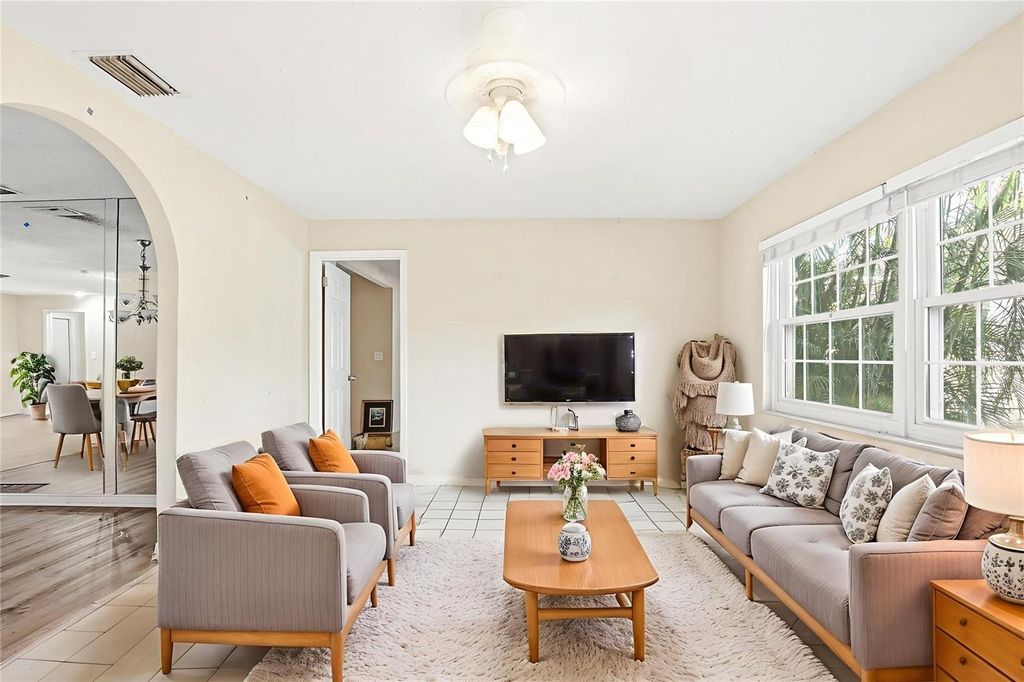 Photo of 1077 40th Avenue NE, St Petersburg, FL 33703 (MLS # O6373981)