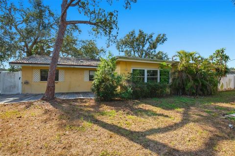 Photo of 1077 40th Avenue NE, St Petersburg, FL 33703 (MLS # O6373981)