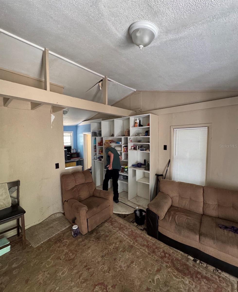 1812 E OKALOOSA AVENUE