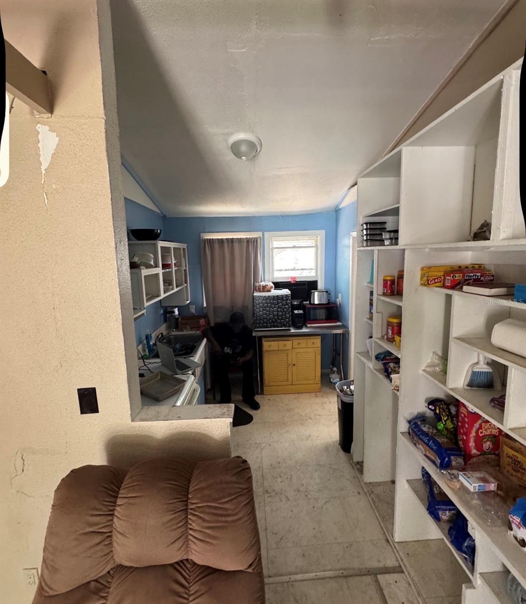 1812 E OKALOOSA AVENUE