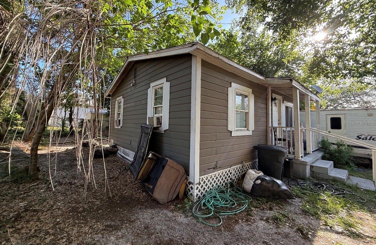 1812 E OKALOOSA AVENUE