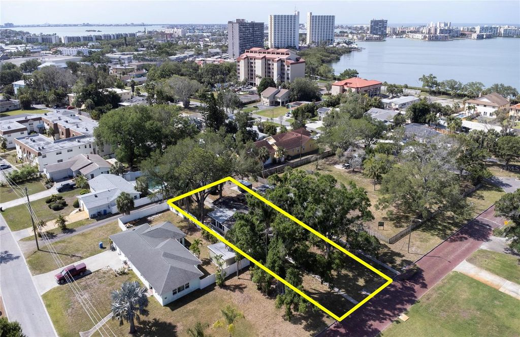 Photo of 662 Villagrande Avenue S, St Petersburg, FL 33707 (MLS # TB8495792)