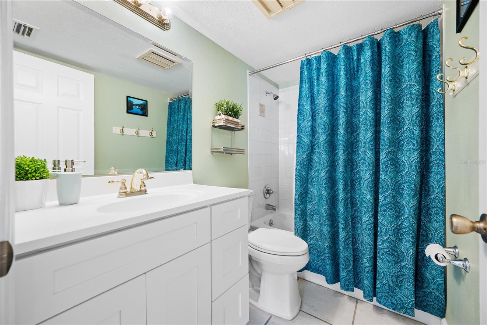 CRYSTAL LAKE CONDO - Residential