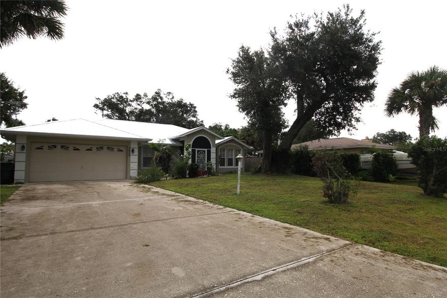 Great rental on city water.  High ceilings, all tile, and an enclosed lanai.  Nice-sized back yard, and only minutes from shopping and restaurants.