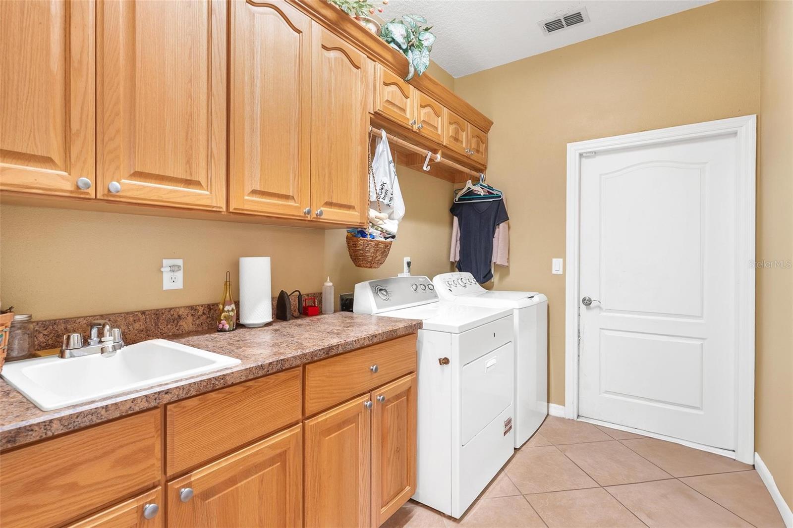 TWIN LAKES ESTATES - Residential