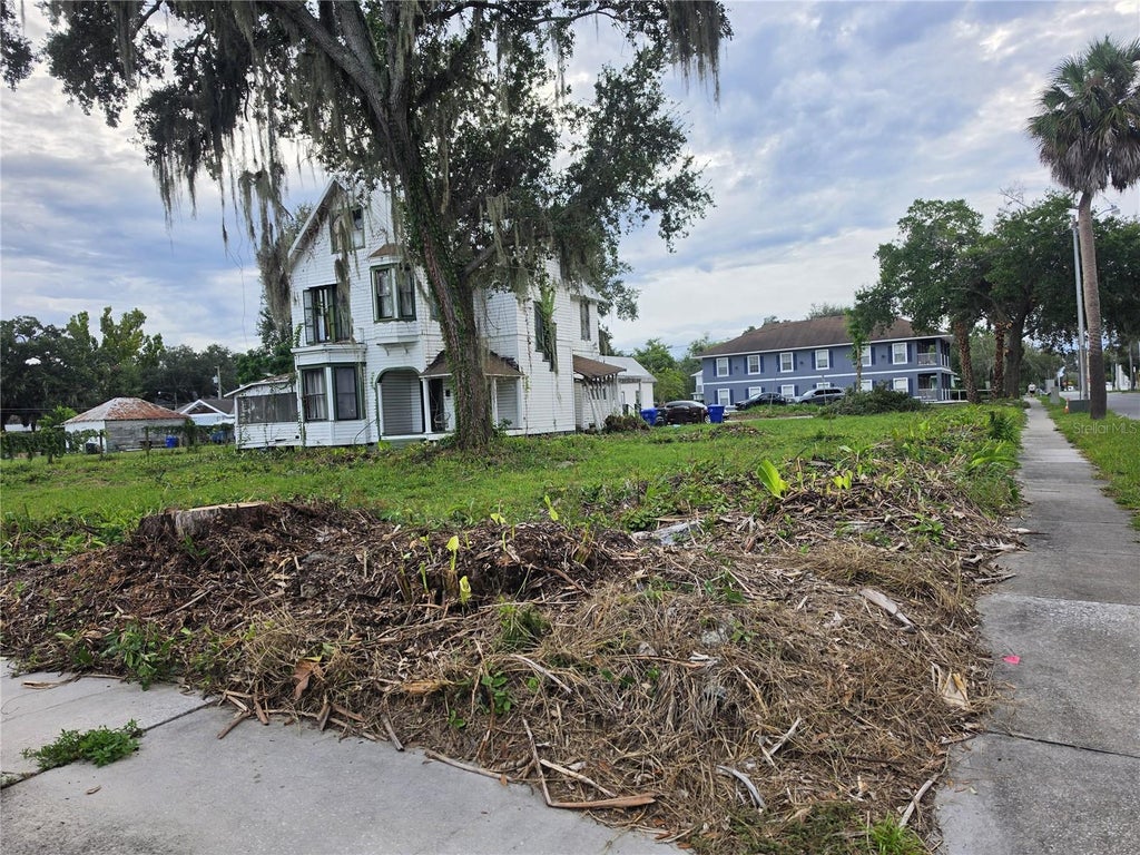 Photo of 206 S Vernon Avenue, Kissimmee, FL 34741 (MLS # S5158015)