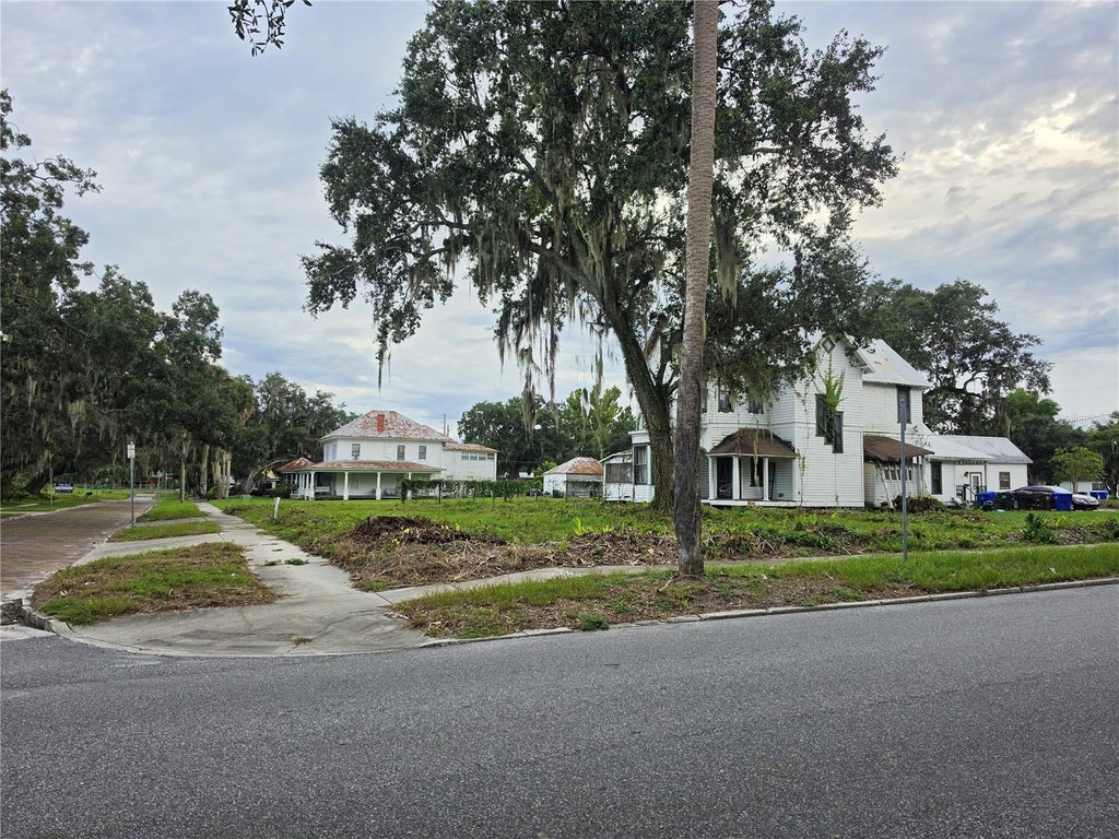 Photo of 206 S Vernon Avenue, Kissimmee, FL 34741 (MLS # S5158015)