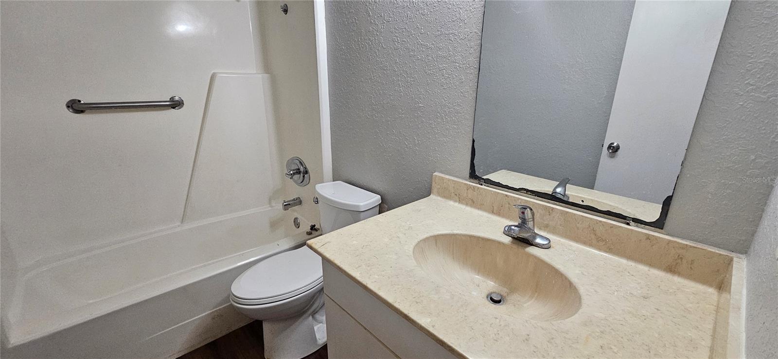 MASON & CARSWELLS HOLLY HILL - Residential Lease