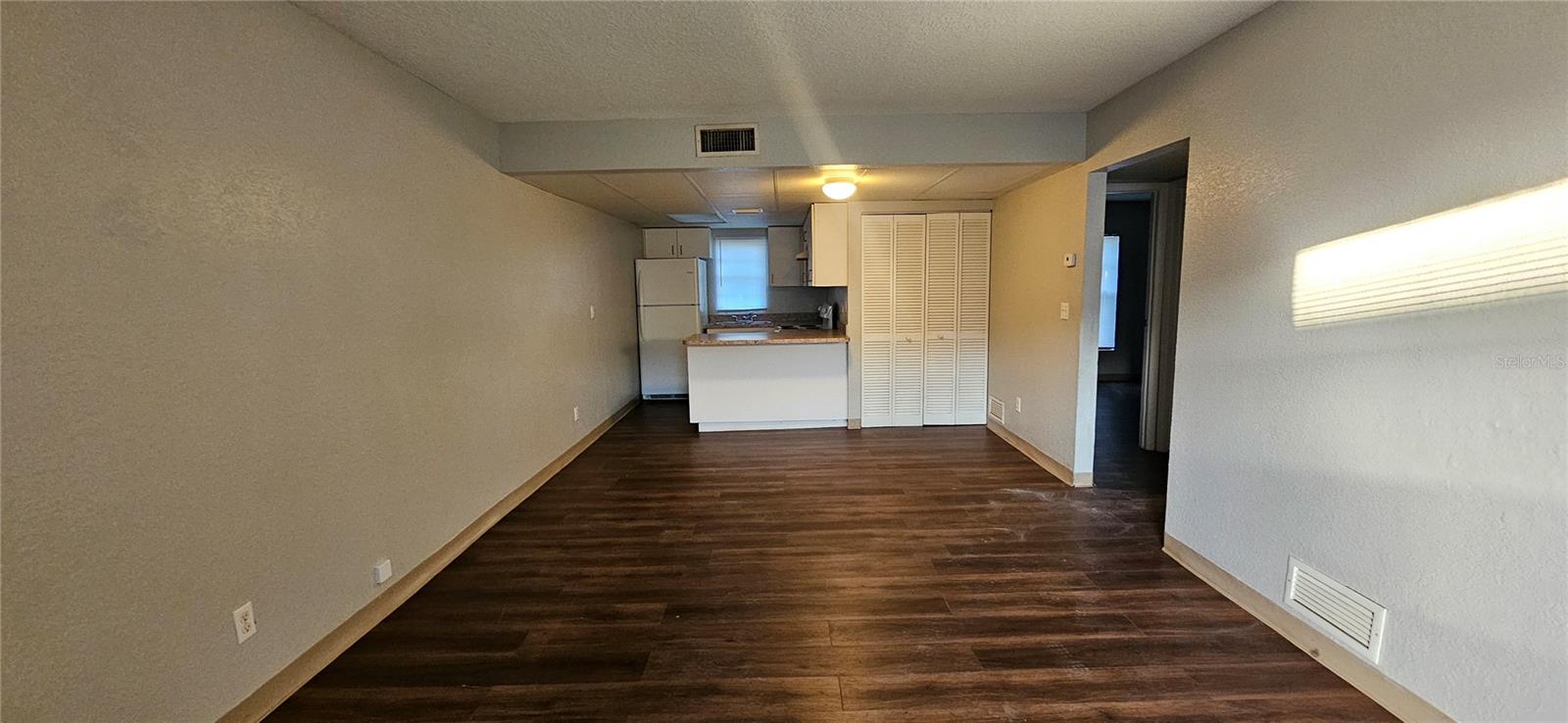 MASON & CARSWELLS HOLLY HILL - Residential Lease