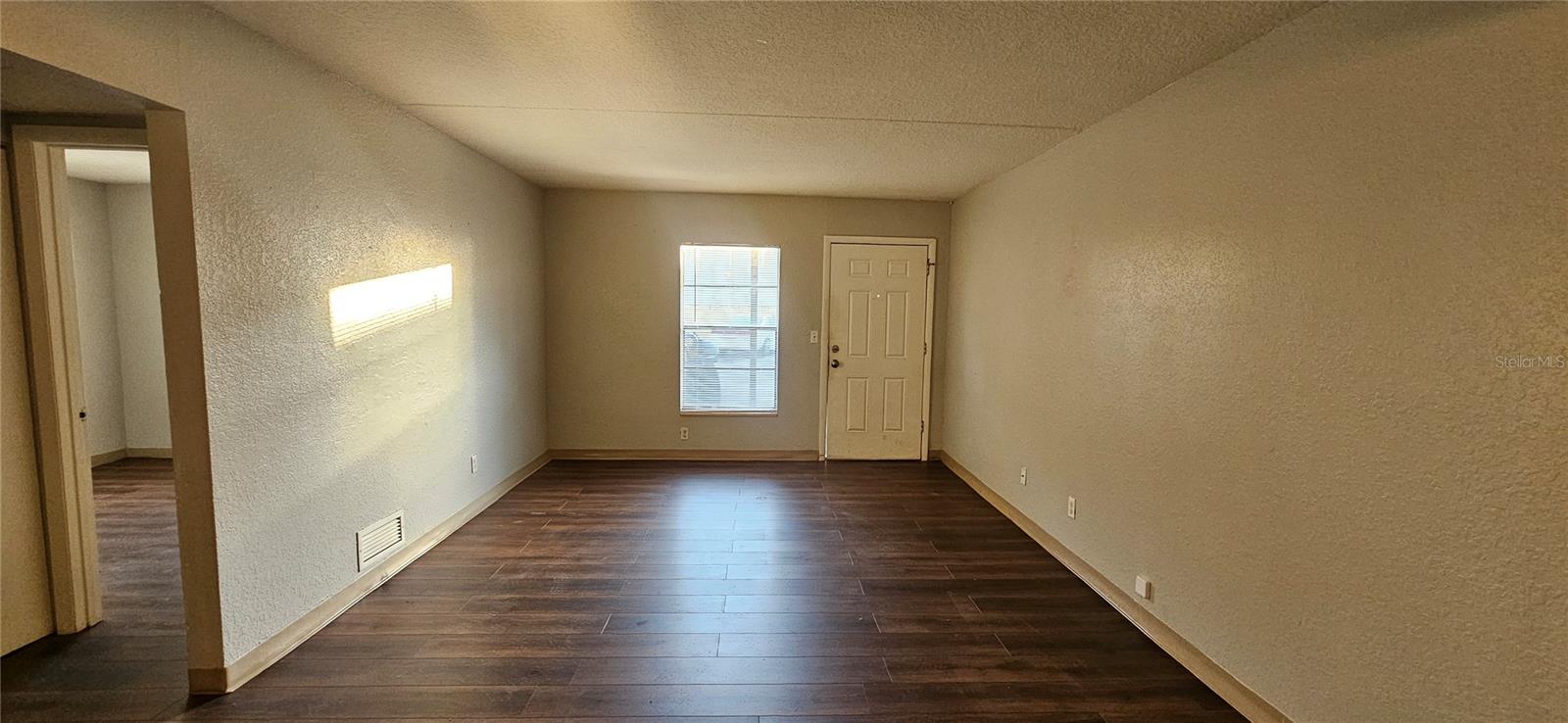 MASON & CARSWELLS HOLLY HILL - Residential Lease