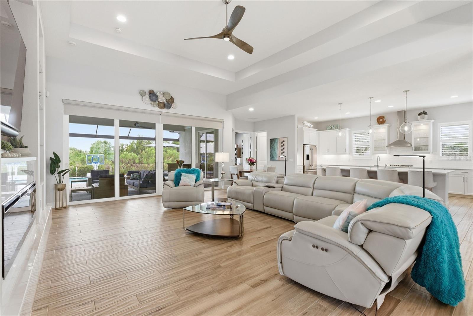 LAKEHOUSE COVE/WATERSIDE PH 1 - Residential