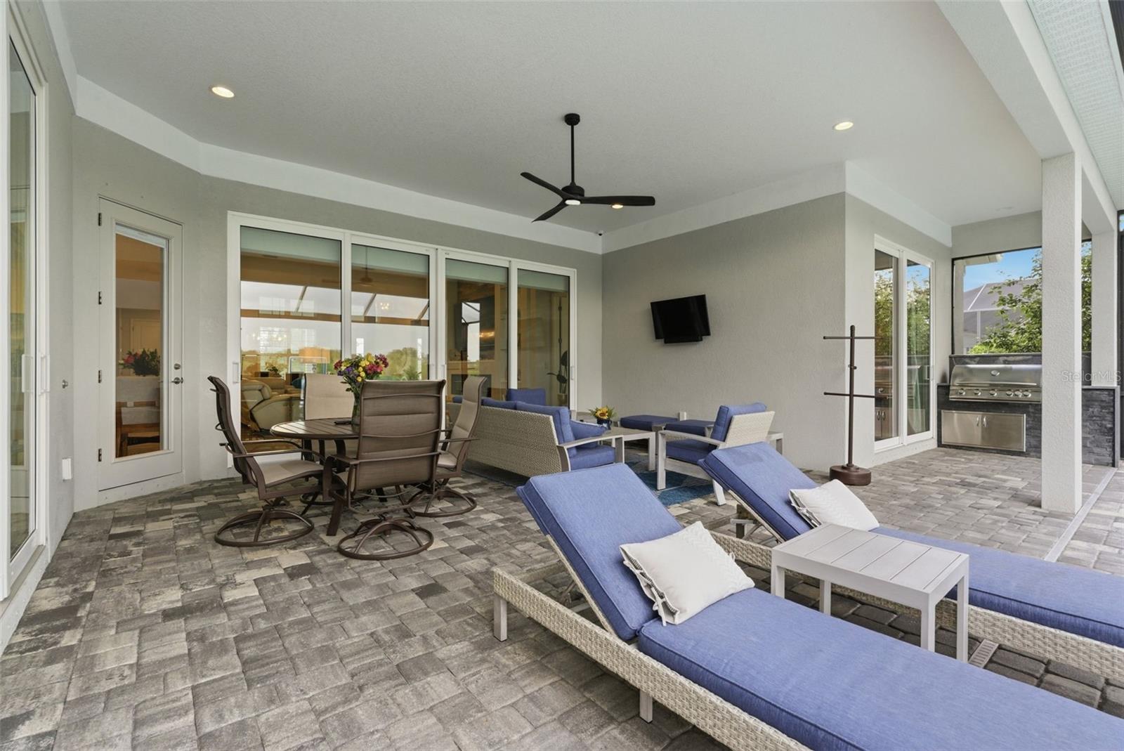 LAKEHOUSE COVE/WATERSIDE PH 1 - Residential