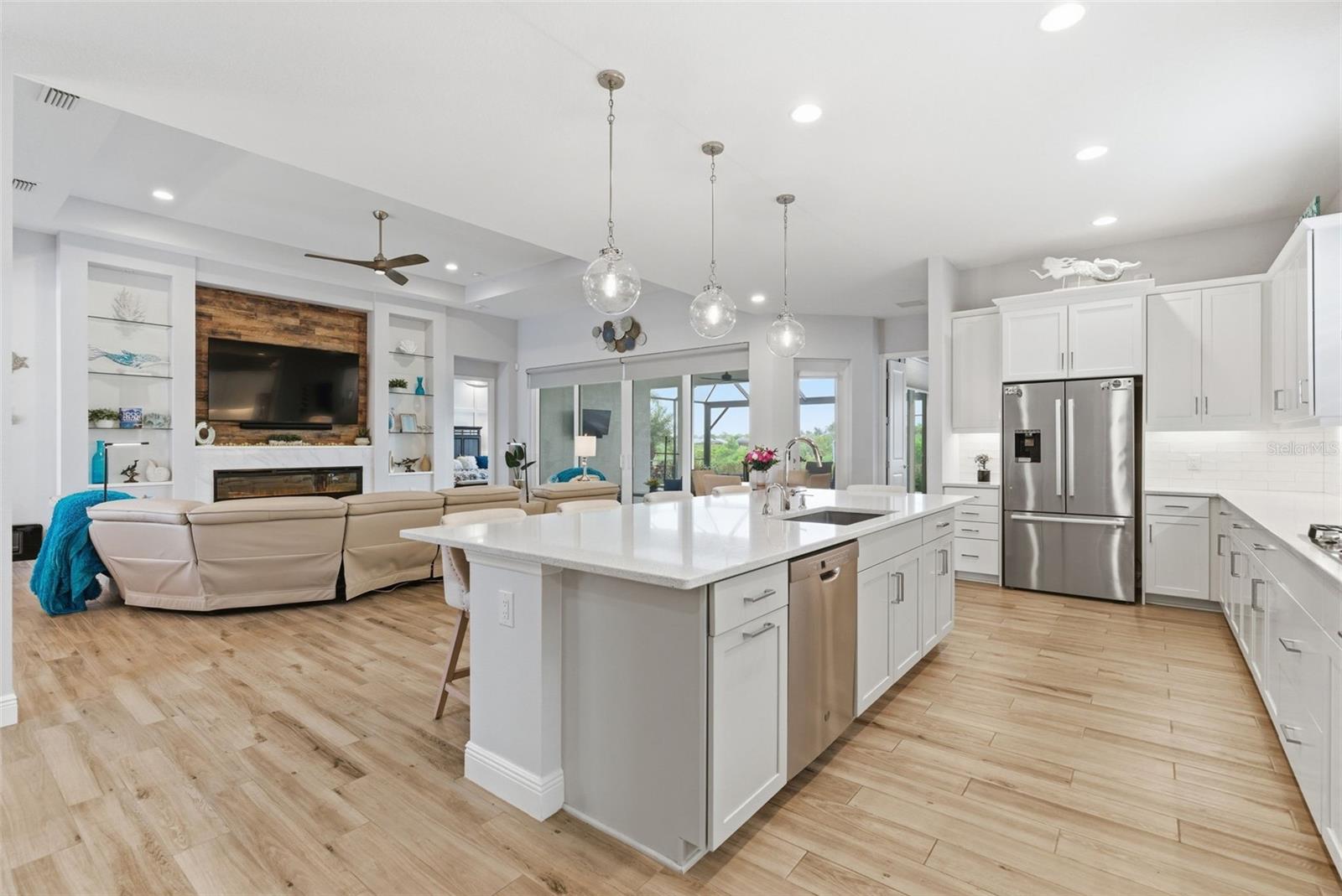 LAKEHOUSE COVE/WATERSIDE PH 1 - Residential