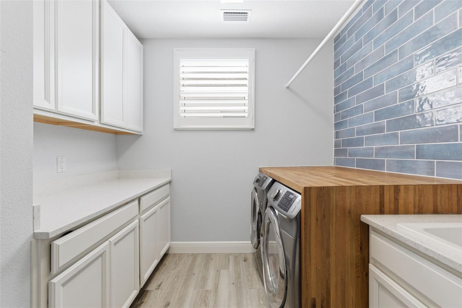 LAKEHOUSE COVE/WATERSIDE PH 1 - Residential