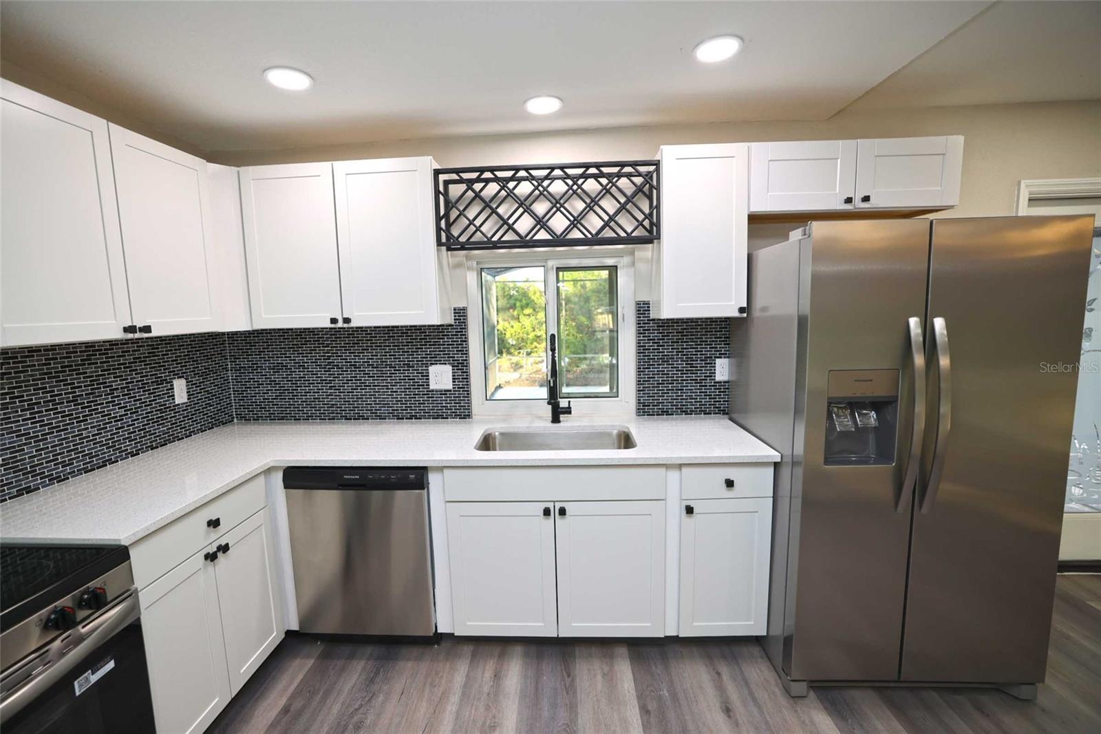 CENTER GATE WOODS - Residential