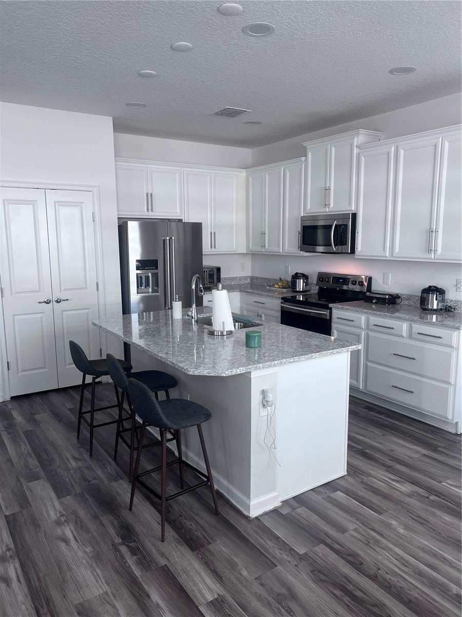 REDBRIDGE SQUARE - Residential