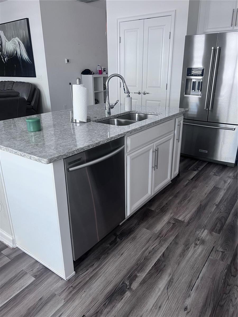 REDBRIDGE SQUARE - Residential