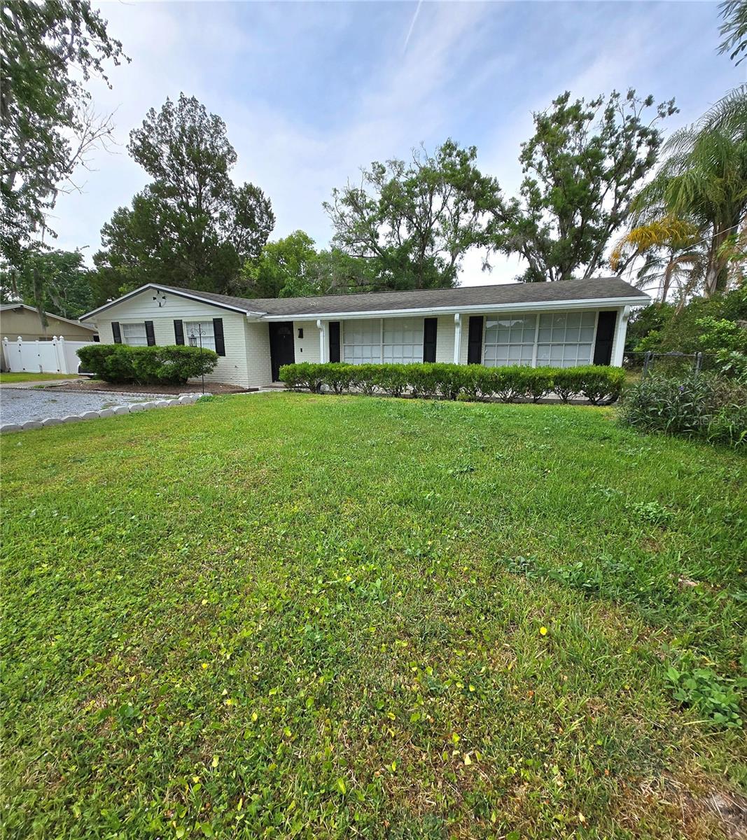 1412 SUNSET LANE