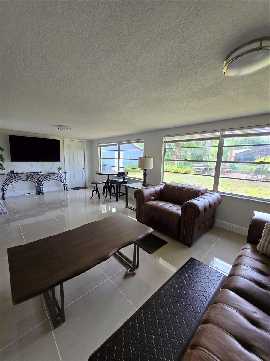 1412 SUNSET LANE