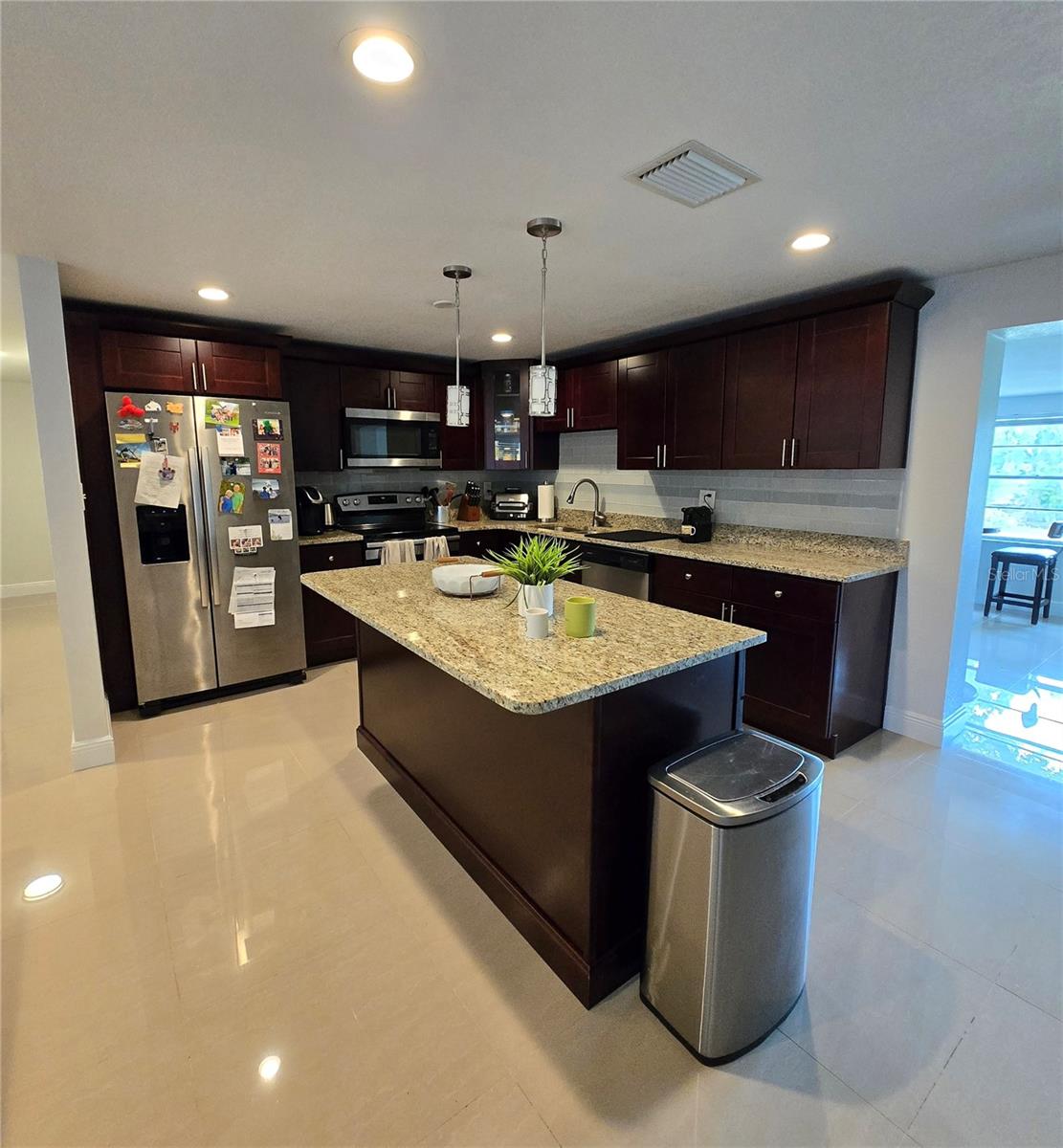 1412 SUNSET LANE