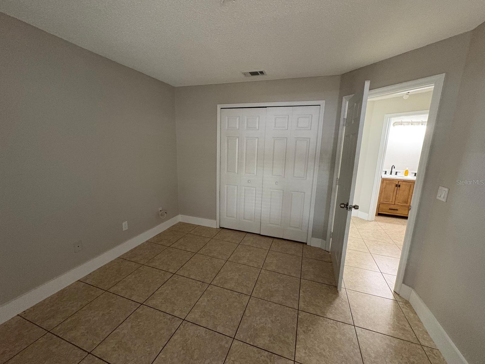 ROYAL RDG - Residential Lease