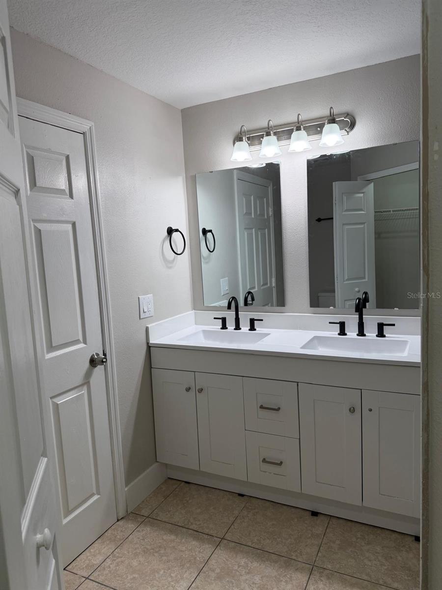 ROYAL RDG - Residential Lease