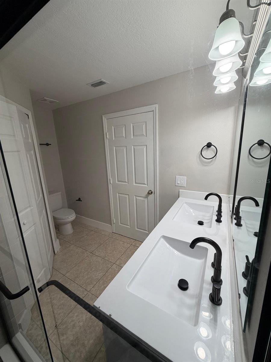 ROYAL RDG - Residential Lease