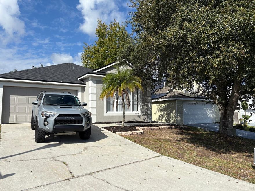Fully remodeled single family home 3 minutes from i4.  Gated community and large fence yard great for a outdoors activities 
Ready to move in.