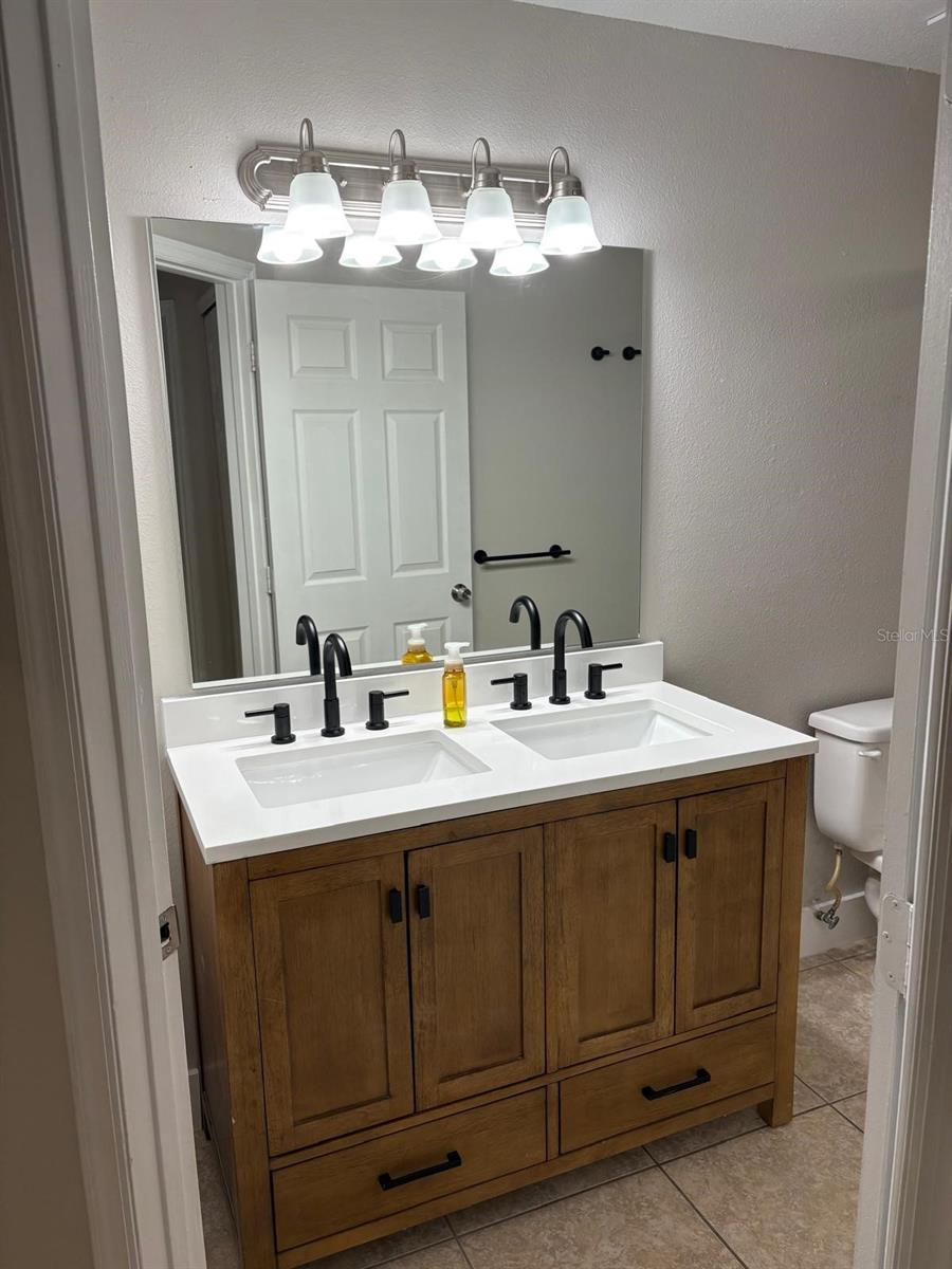 ROYAL RDG - Residential Lease