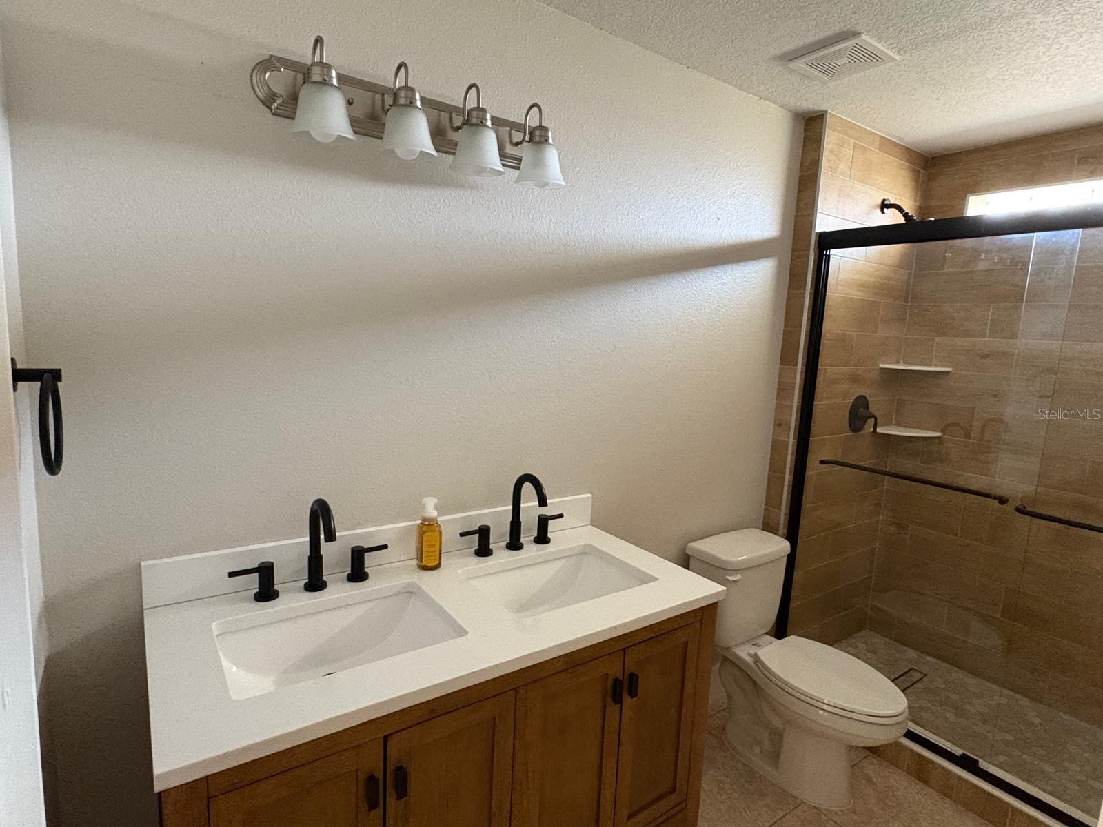 ROYAL RDG - Residential Lease