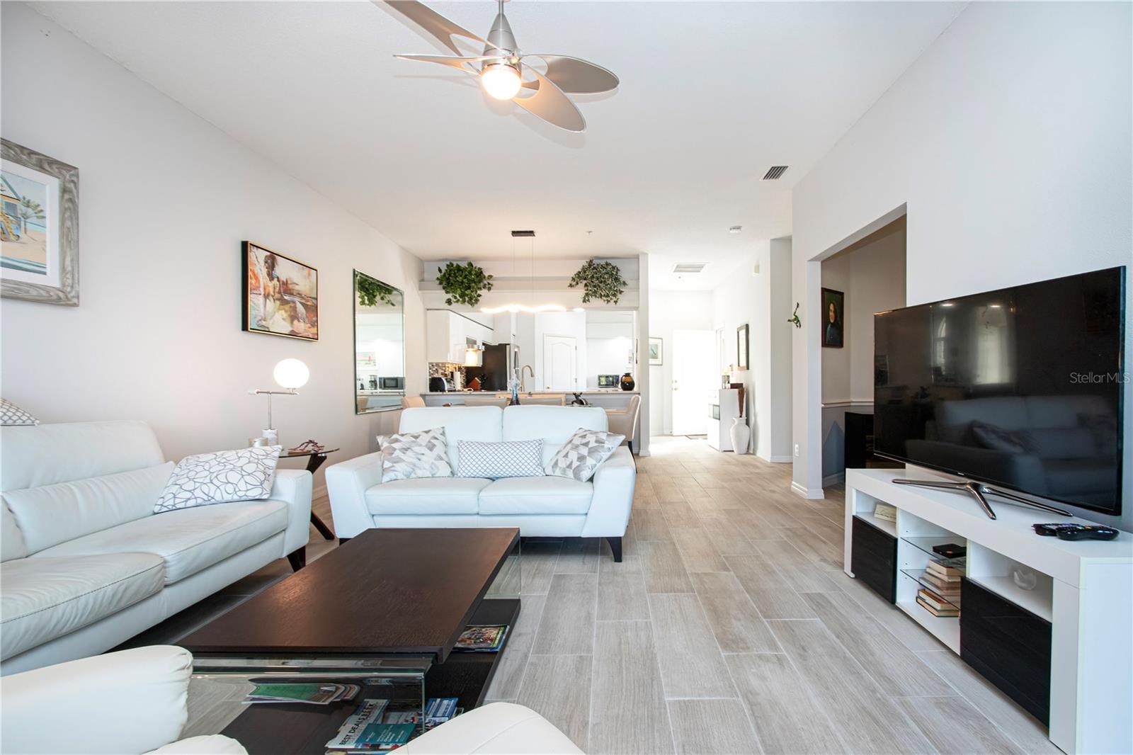 HERITAGE OAKS GOLF & COUNTRY CLUB - Residential