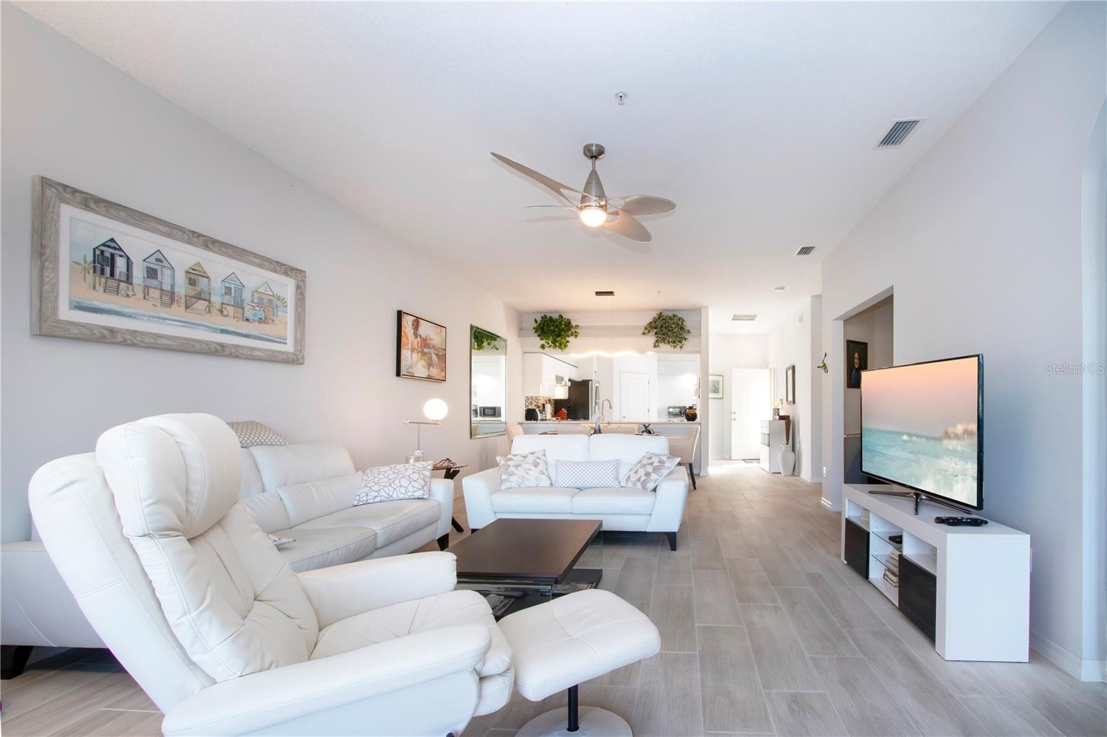 HERITAGE OAKS GOLF & COUNTRY CLUB - Residential