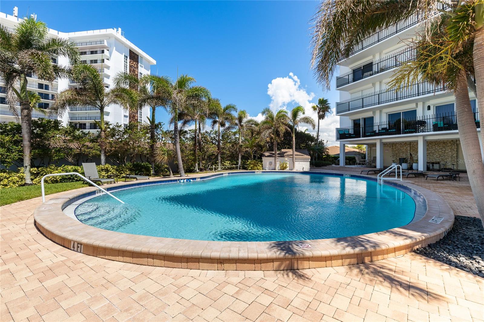 ST ARMAND TOWERS - Residential