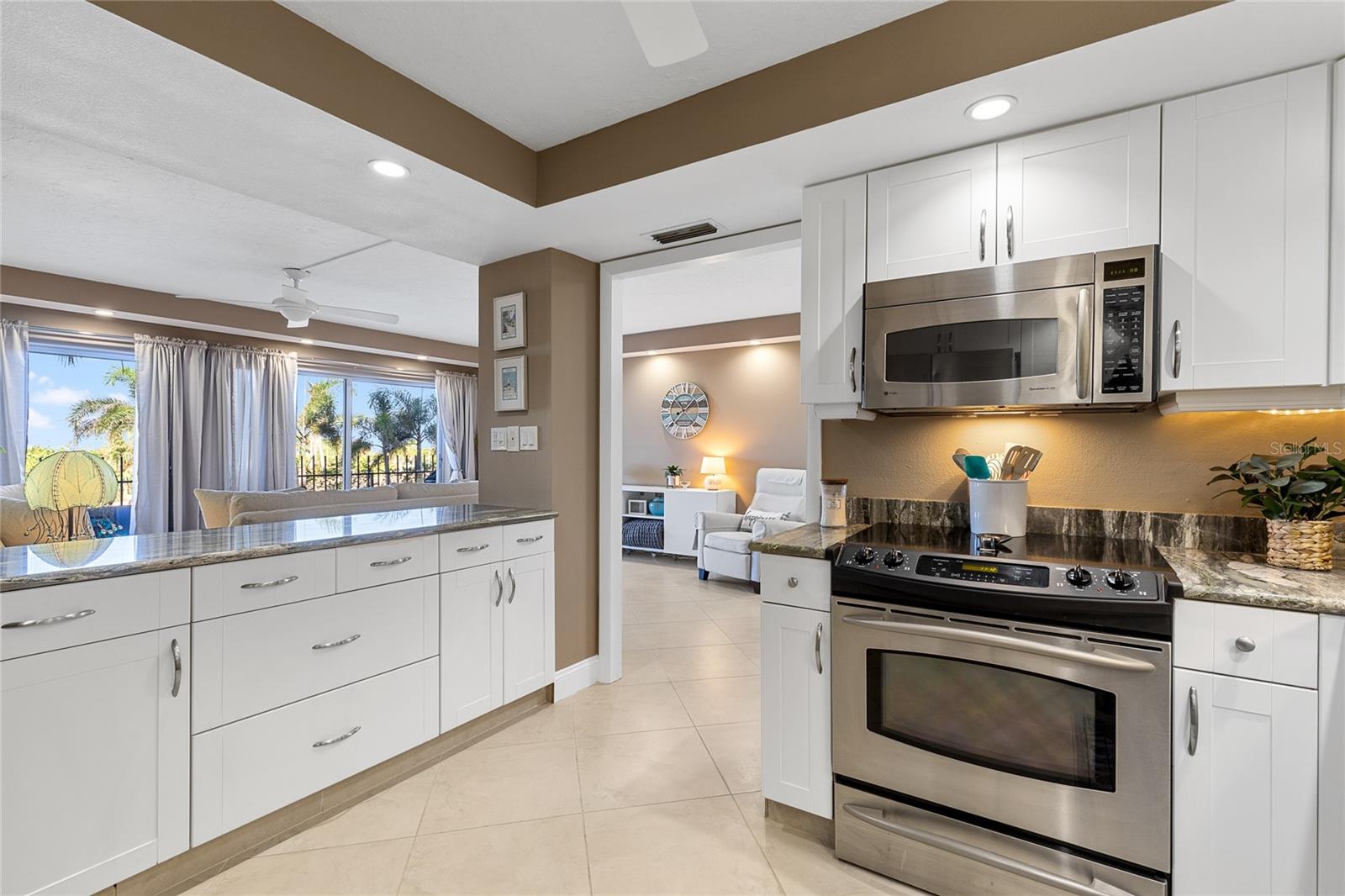 ST ARMAND TOWERS - Residential